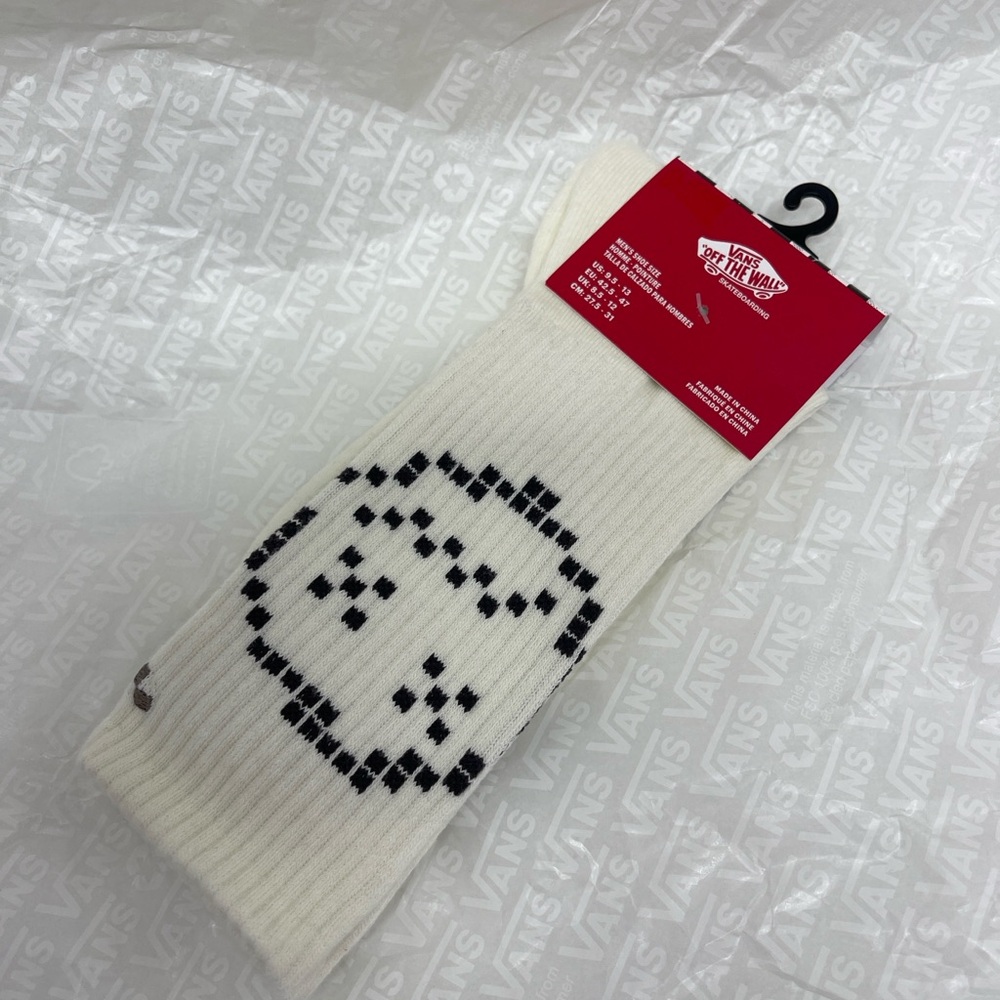 VANS "Off The Wall" socks 
New with the tag authentic Vans socks (1 pair) - Picture 15 of 16